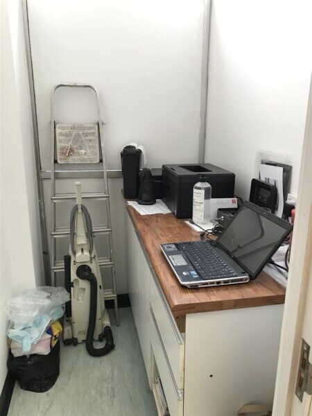 Profitable, Well Equipped Dog Grooming Parlour Salon Photo 7