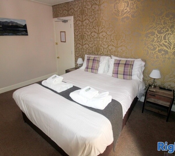 Charming Hotel and Bunkhouse set in the Popular Village of Kinlochewe Photo 7