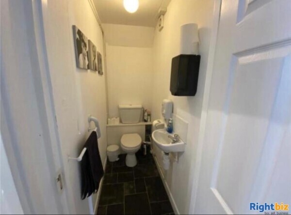Leasehold Hair Salon for sale in Hampshire Photo 7