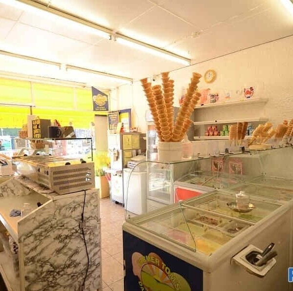 Sandwich Takeaway on Brixham Quay Photo 7