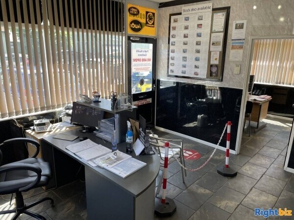 AN ACCREDITED, LONG-STANDING AND POPULAR GARAGE AND USED CAR RETAILER Photo 7