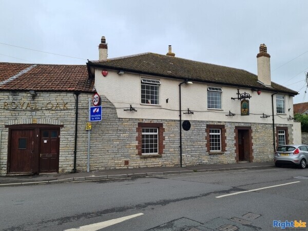 Well Presented Free of Tie Town Centre Public House For Lease Photo 7