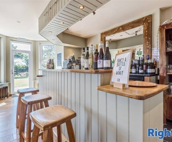 Under Offer: Immaculate Hotel on the North Cornish Coastline For Sale in Perranporth Photo 7
