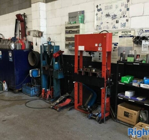Highly Reputable Garage/MOT and Service Centre Photo 7