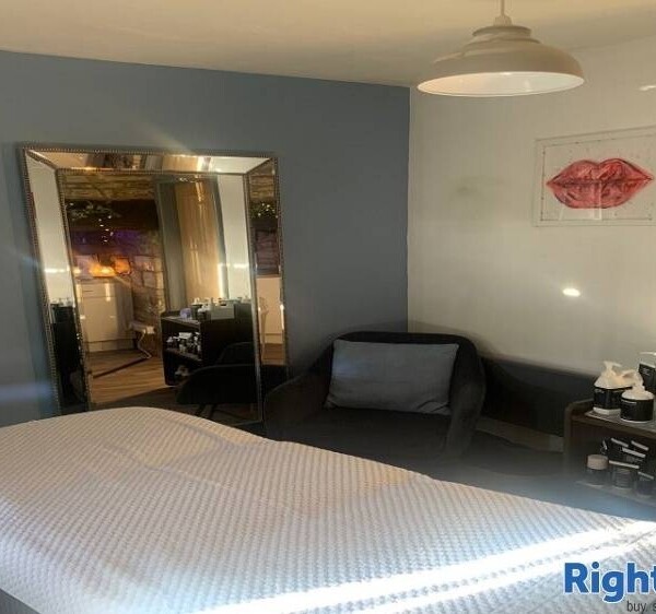 Well established Beauty Treatment business for sale Photo 7