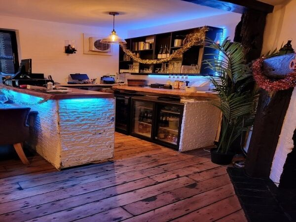 Well established Indian Restaurant with living accommodation for sale Photo 7