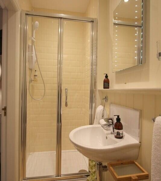 Stunning Bed & Breakfast with Separate Luxury Cottage, set in Spean Bridge Photo 7