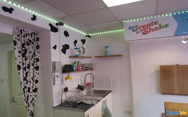 Established Well-known Milkshake & Juice Bar Photo 7