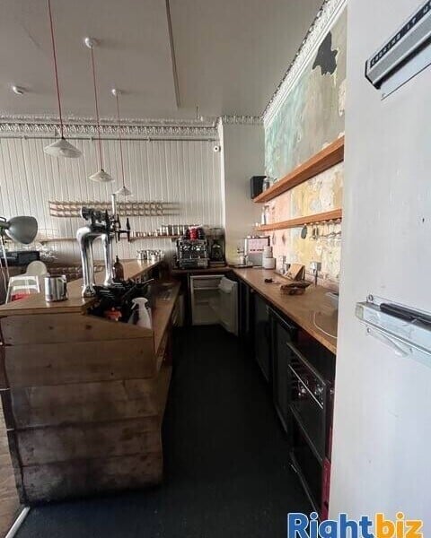 An excellent Licenced opportunity in a fantastic trading location in Portobello, Edinburgh. Photo 7