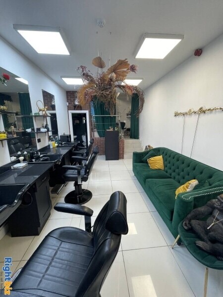Barber/Hairdresser/Beauty Salon shop available to let in Barnet North London Photo 7