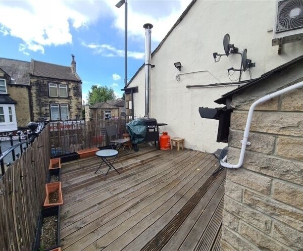 FREEHOLD Detached Bar in a Busy Market Town on the Outskirts of Leeds - Leasehold available Photo 7