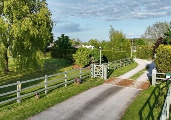 *REDUCED* Luxury Camp site with a large residential property Photo 7