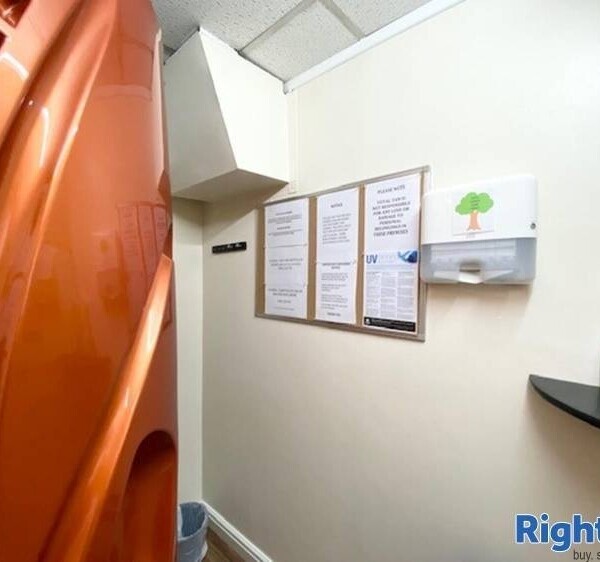 Leasehold Tanning Salon Located In Bloxwich Photo 7