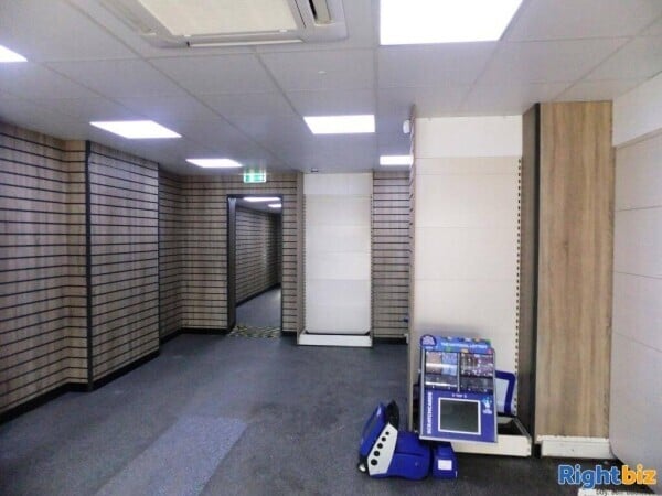 For Sale - Freehold Commercial Mixed-Use Property - Vacant Possession - Hook, Hants Photo 7