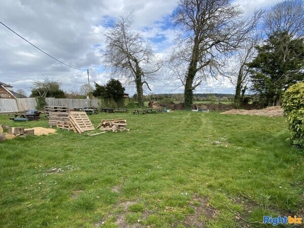HAMPSHIRE - FREE OF TIE AFFLUENT VILLAGE PUB Photo 7