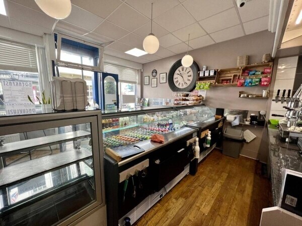 FANTASTIC OPPORTUNITY - FULLY REFURBISHED LICENSED 25 SEATER CAFÉ - ETON, BERKSHIRE Photo 7