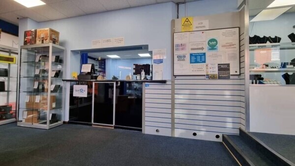 RETAILER OF ELECTRONIC DEVICES AND MONEY TRANSFER POINT Photo 7