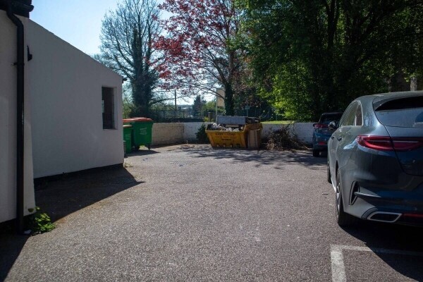 KENT - WELL-KNOWN PUB - FOR SALE BY PUBLIC AUCTION - THURSDAY 4 MAY 2023 AT 10:00 Photo 7