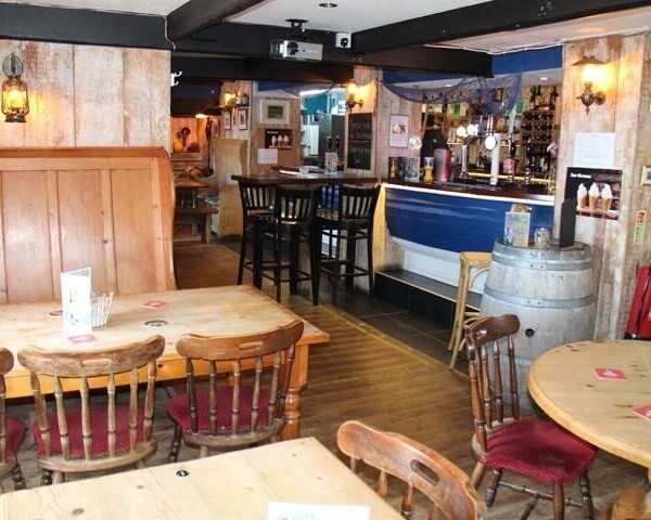 CARDIGAN BAY - ICONIC COASTAL VILLAGE - SEA FRONT FREEHOUSE Photo 7