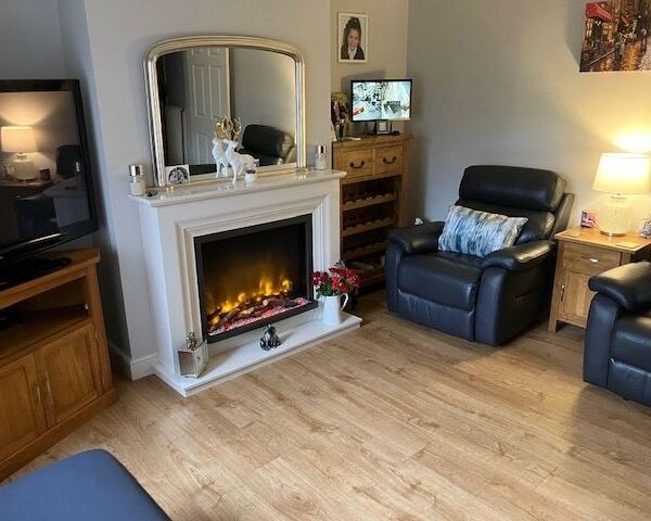 NEW PRICE - IMMACULATE FREEHOLD CONVENIENCE STORE AND COUNTER NEWSAGENTS WITH SUPERB 4 BEDROOMED FAMILY ACCOMMODATION IN POPULAR NORTH YORKSHIRE MARK Photo 7