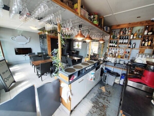 STUNNING TEA ROOMS/BISTRO/CAFÉ WITH FULL A3 & ALCOHOL LICENCE Photo 7