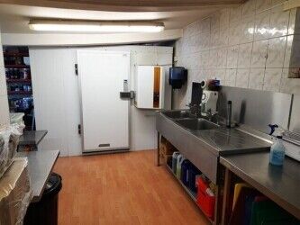 CARMARTHENSHIRE - WELL ESTABLISHED AND PROFITABLE LICENSED FISH & CHIP TAKEAWAY & RESTAURANT Photo 7