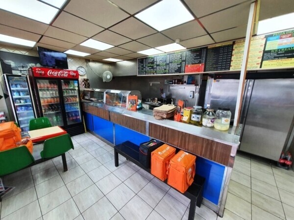 FISH & CHIP SHOP WITHIN BUSY RESIDENTIAL PARADE Photo 7