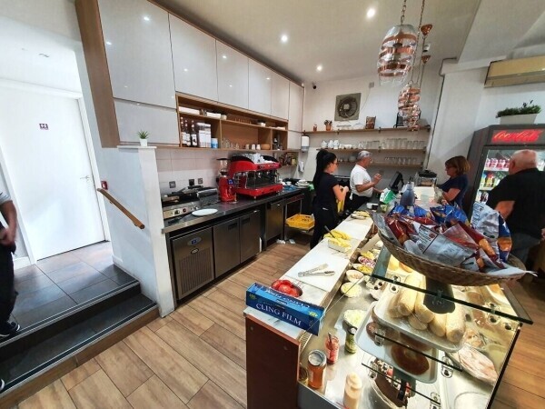 DAY TIME CAFÉ WITH A3 & ALCOHOL LICENCE & REAR GARDEN Photo 7