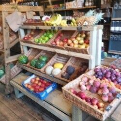 Green Grocer / Coffee shop, high-end retail. Amazing location. Photo 7