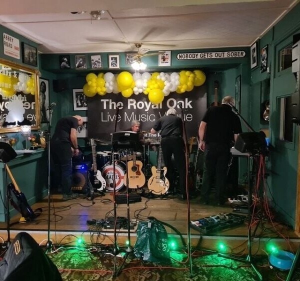 Extremely Well Established Pub With Live Music For Sale Photo 7