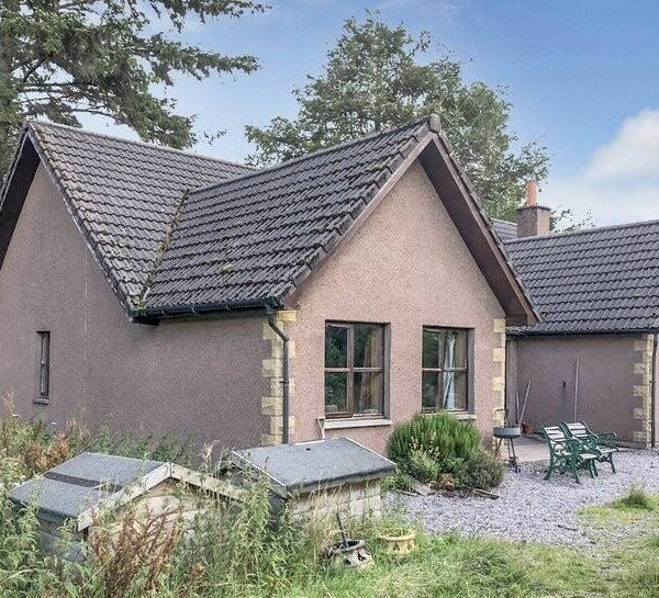 Popular Licensed Store and Post Office plus Owners House in Wester Ross Photo 7