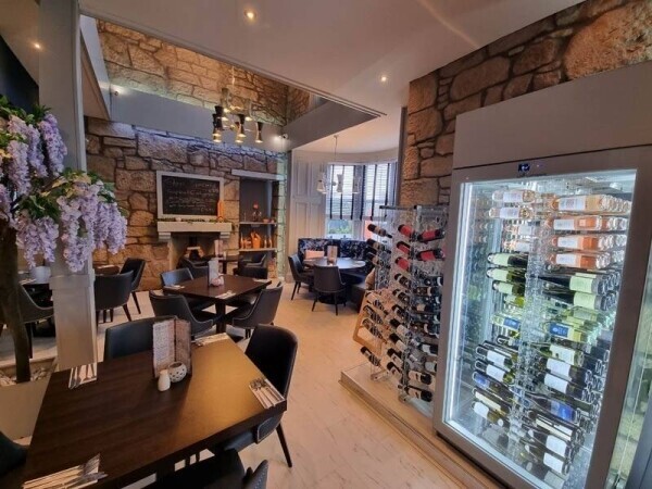 Stunning and recently refurbished (£250k spend) Restaurant & Bar Opportunity in Newton Mearns Photo 7