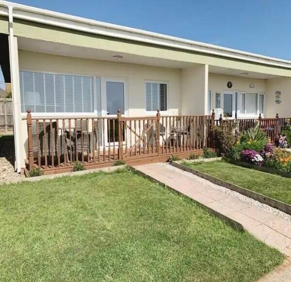A collection of contemporary holiday chalets and associated business in Norfolk Photo 7
