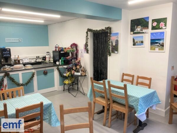 POST OFFICE, STATIONERY, CARDS, CAFÉ AND POTTERY PAINTING STUDIO Photo 7