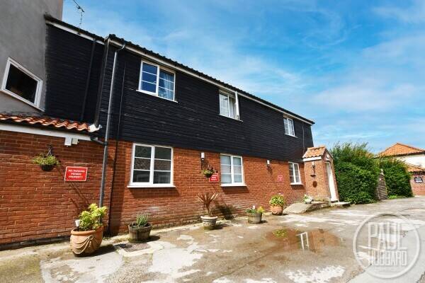 Stunning Bed & Breakfast with 6 bedroom accommodation. Dereham, Norfolk. Photo 7