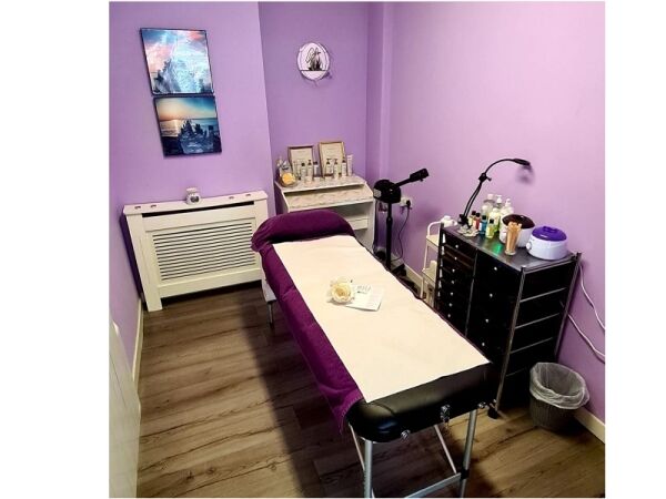 Highly Rated Nail & Beauty Salon In Paisley For Sale Photo 7