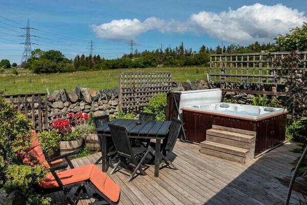 3 BEDROOM FARMHOUSE WITH TWO SELF-CATERED HOLIDAY COTTAGES WITH GYM Photo 7