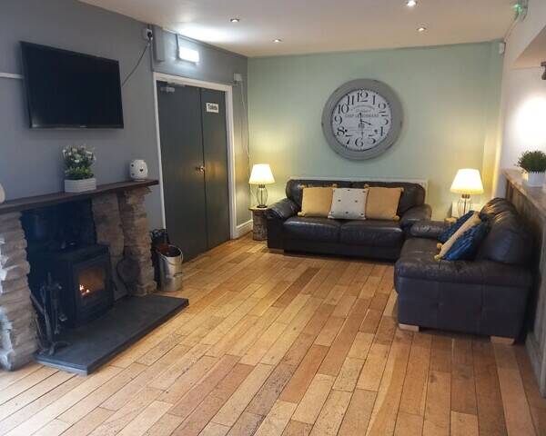 WORCESTERSHIRE- RIVERSIDE PUBLIC HOUSE CLOSE TO SEVERAL CARAVAN HOLIDAY PARKS Photo 7
