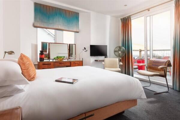 WELL, ESTABLISHED AWARD-WINNING BOUTIQUE BED AND BREAKFAST Photo 7