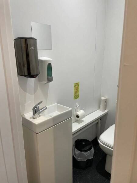 SUPERBLY LOCATED RESTAURANT WITH A3/A5 & ALCOHOL LICENCE (2300) Photo 7