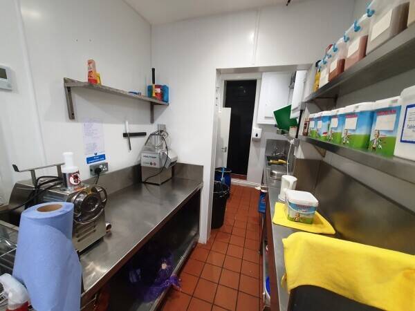 FULLY REFURBISHED KEBAB SHOP & TAKEAWAY WITH A3 & A5 LICENCE (2300) Photo 7