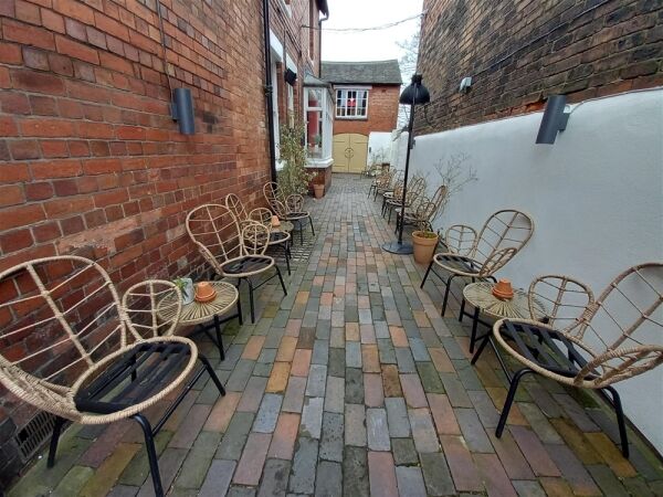 Licenced Trade, Pubs & Clubs For Sale in Newcastle Under Lyme Photo 7