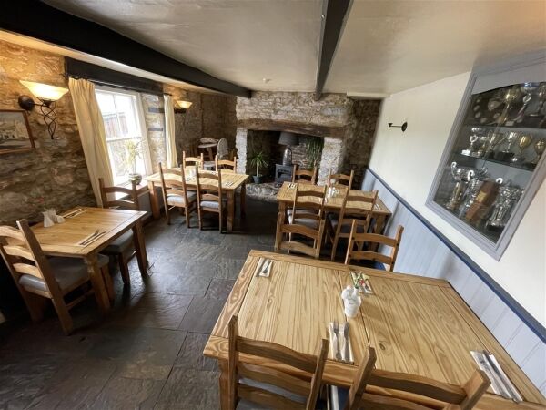 Charming South Devon Inn in the heart of the Village For Sale in Newton Abbot Photo 7