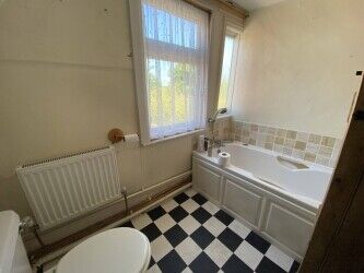 WILTSHIRE - CHARACTER TOWN CENTRE PUBLIC HOUSE Photo 7
