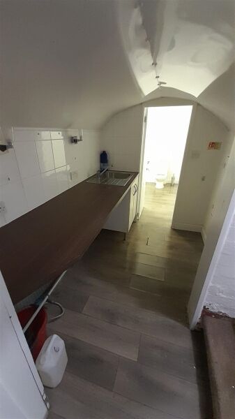 Vacant Unit For Sale in Birkenshaw Photo 7