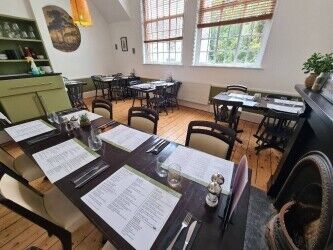 Popular And Established Restaurant In The Sought After Estuary Town Of Topsham, Exeter Photo 7