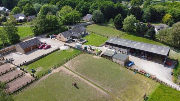 EQUESTRIAN - Yew Tree Bungalow provides an increasingly rare  opportunity to acquire a spacious Photo 7