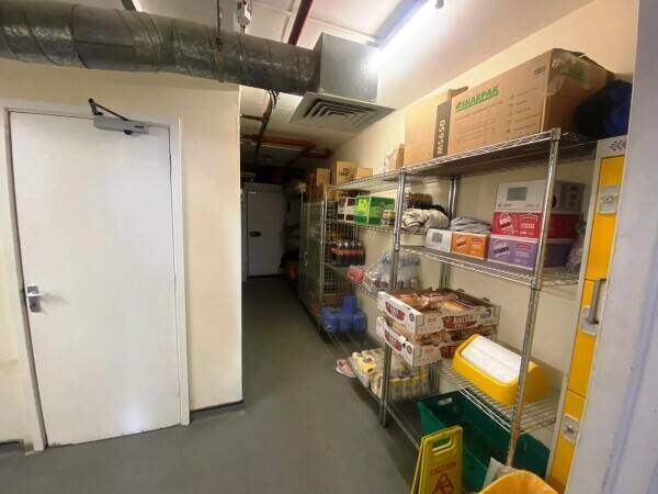 STAFF RUN PIZZA TAKEAWAY & DARK KITCHEN WITHIN SHOPPING CENTRE Photo 7