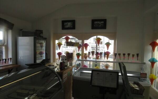 Independent Well-Known Ice Cream Parlour Business Photo 7
