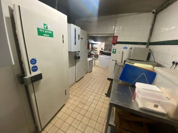 HIGH TURNOVER TAKEAWAY FOR SALE! LOCATED IN SOUTH EALING! Photo 7